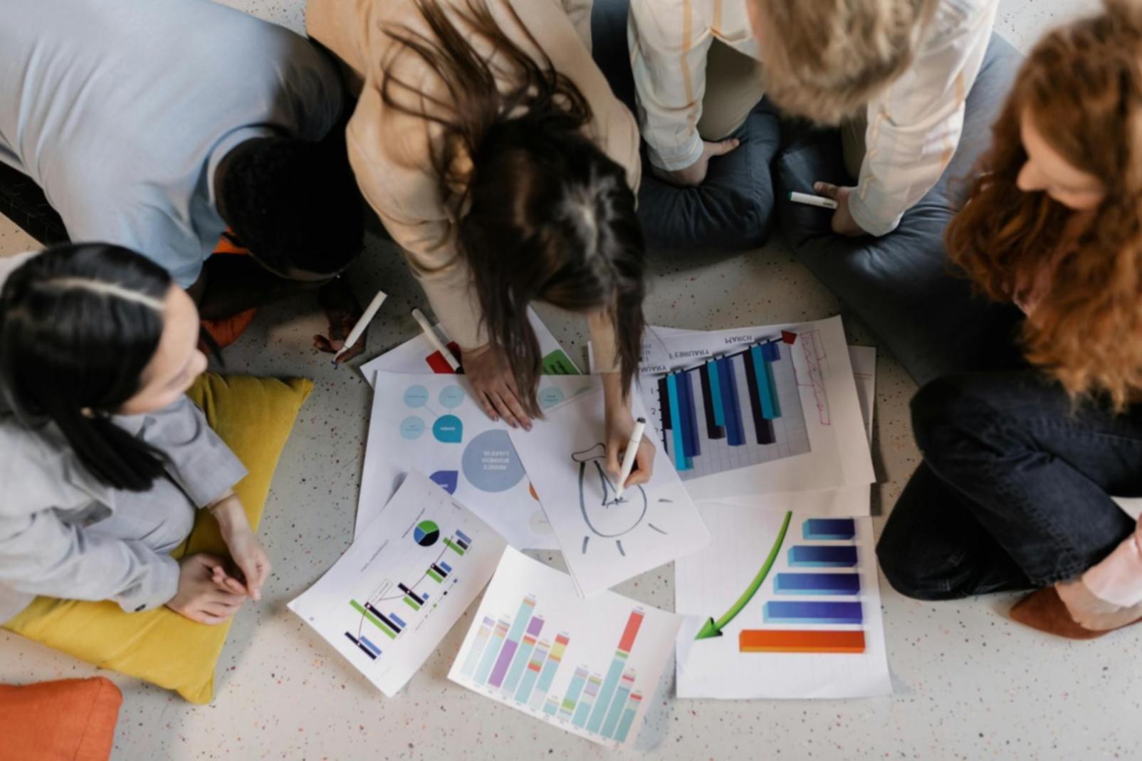 Detailansicht von Analysedaten auf einem Monitor